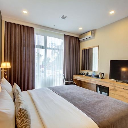Aurum Hotel ビシュケク エクステリア 写真